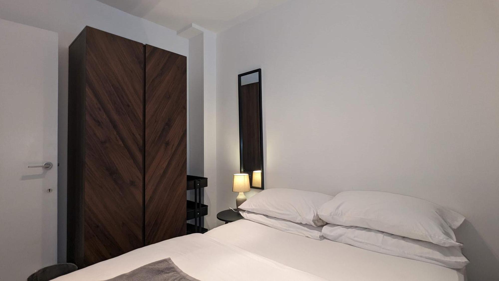 Old Compton Apartamento: Charming Retreat for Mature Guests London Exterior photo